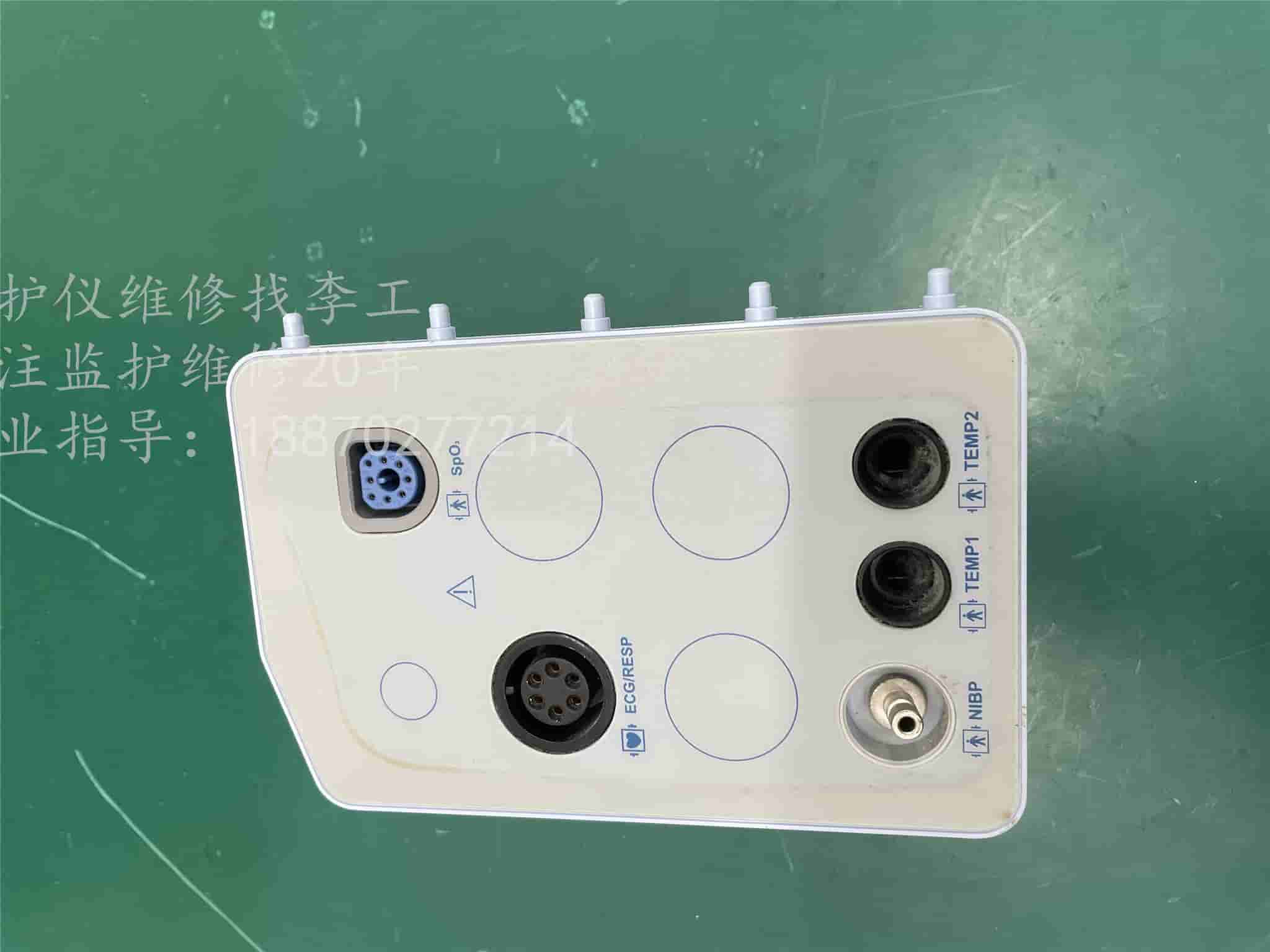 飛利浦G30監(jiān)護儀參數(shù)面板包含NIBP、TEMP、ECG、Sp02接口